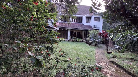 Rumah Asri Halaman Luas Bintaro Jaya Sektor 3A Lingkungan Tenang