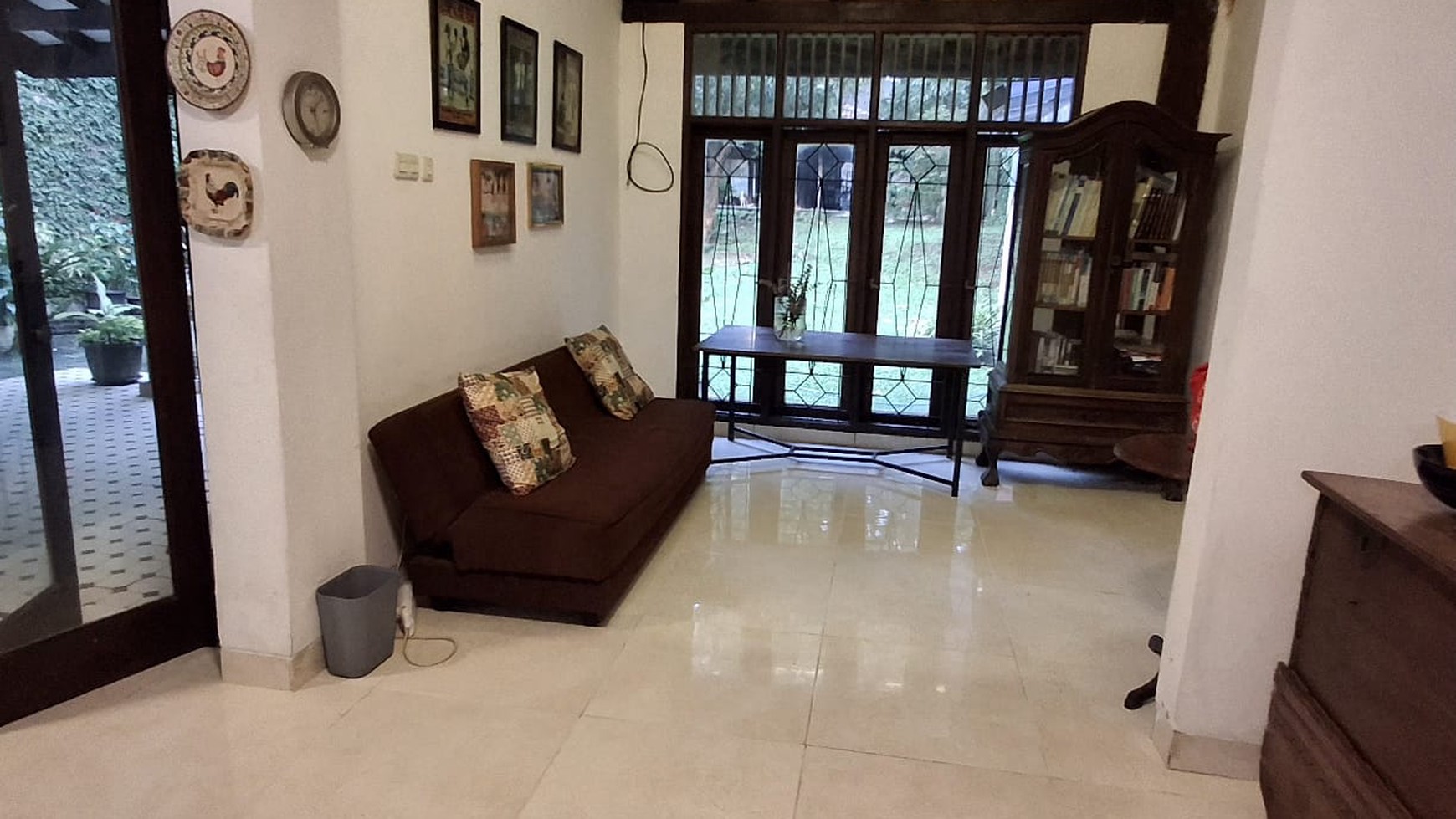 Rumah Asri Halaman Luas Bintaro Jaya Sektor 3A Lingkungan Tenang