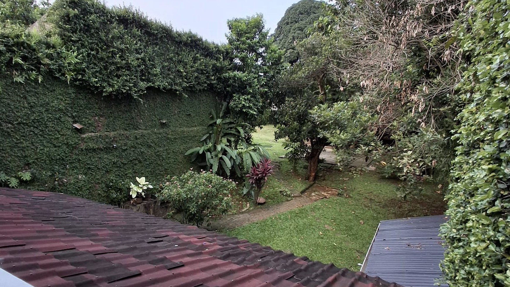 Rumah Asri Halaman Luas Bintaro Jaya Sektor 3A Lingkungan Tenang
