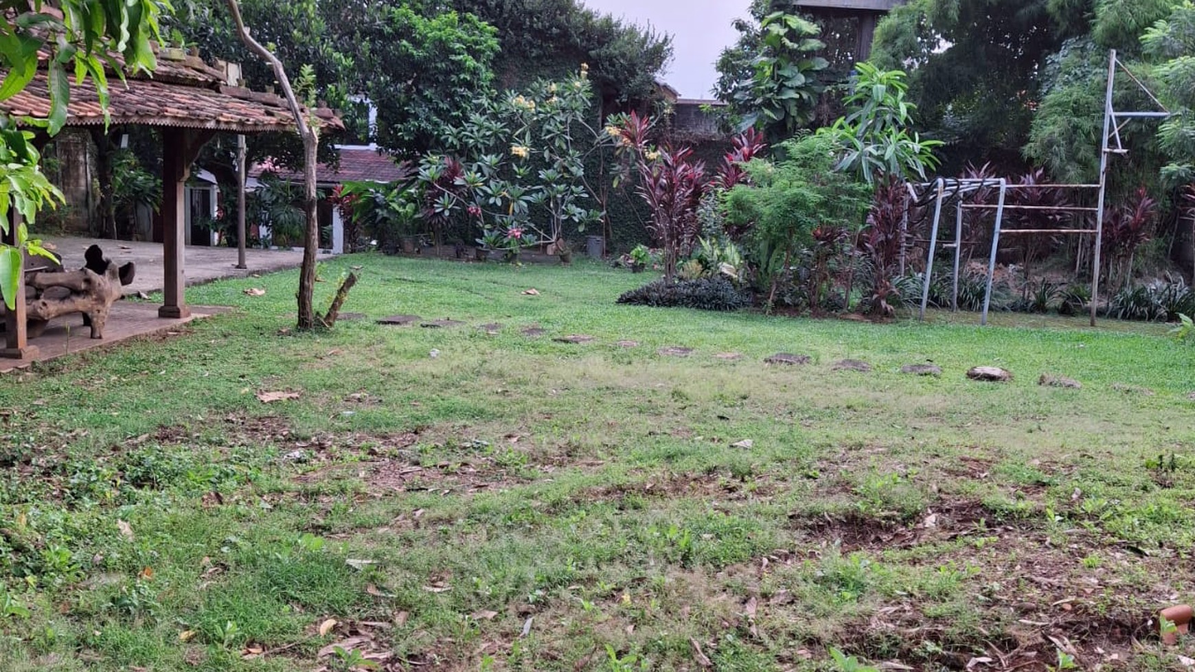 Rumah Asri Halaman Luas Bintaro Jaya Sektor 3A Lingkungan Tenang
