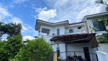 Cinere mega cinere rumah hoek 4KT belakang informa