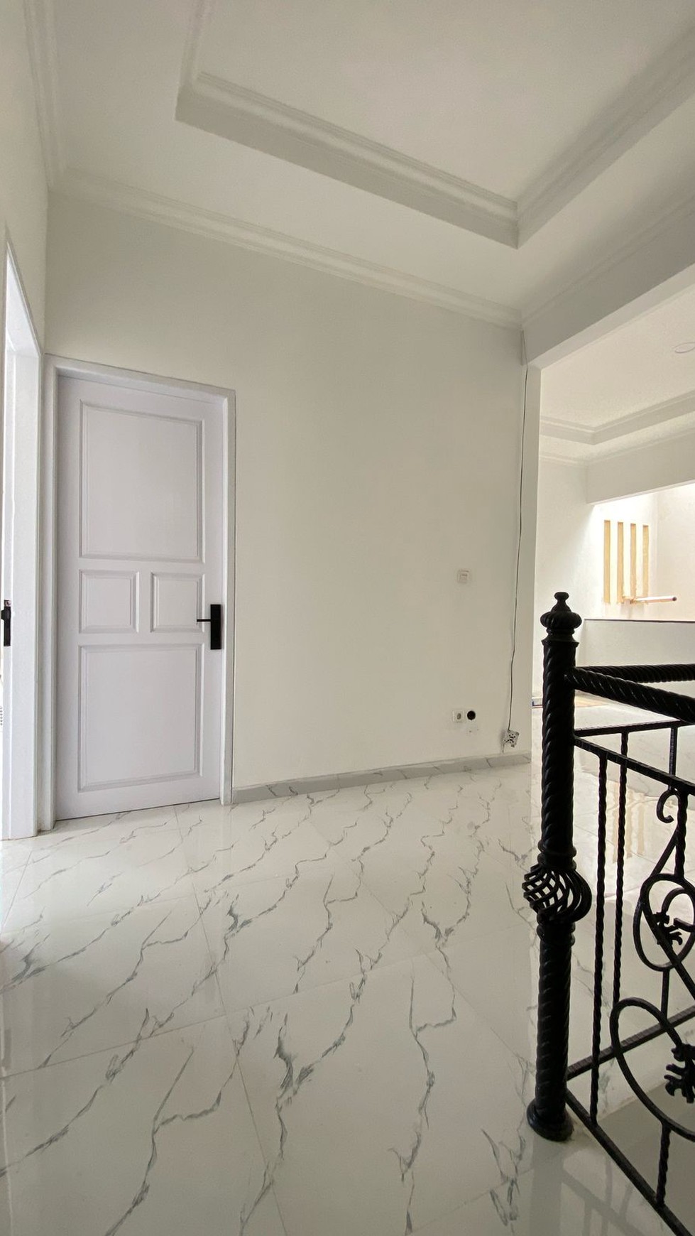 Cinere mega cinere rumah hoek 4KT belakang informa