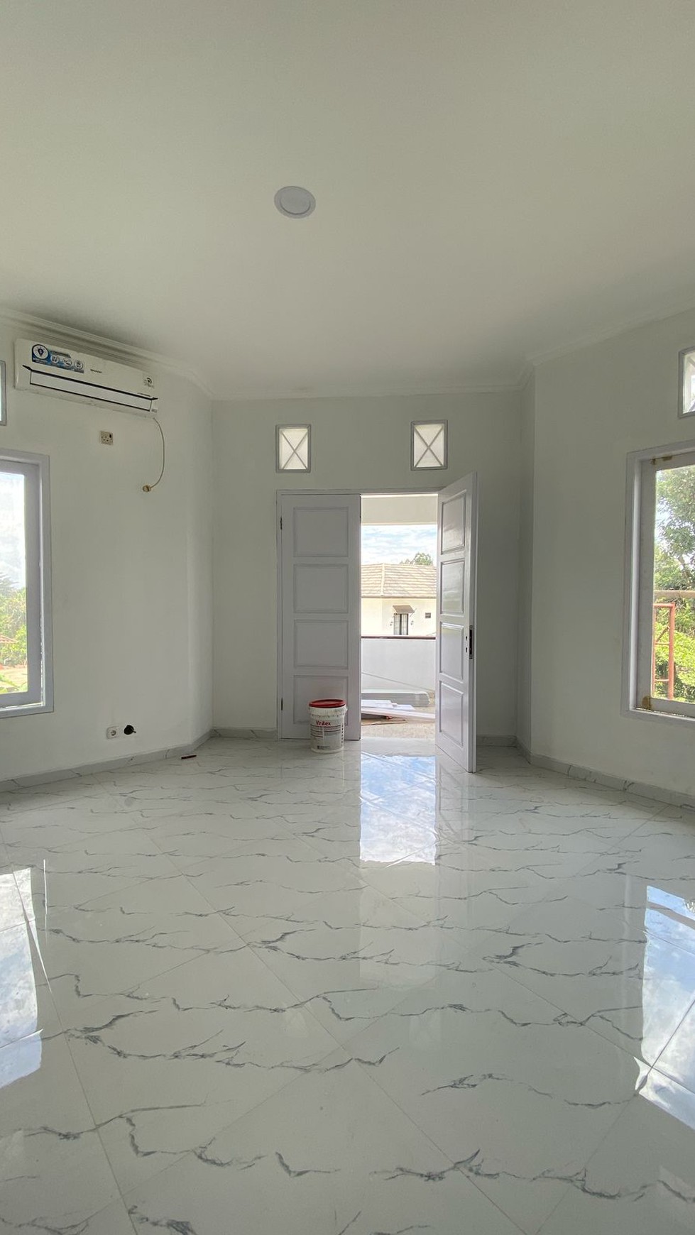 Cinere mega cinere rumah hoek 4KT belakang informa