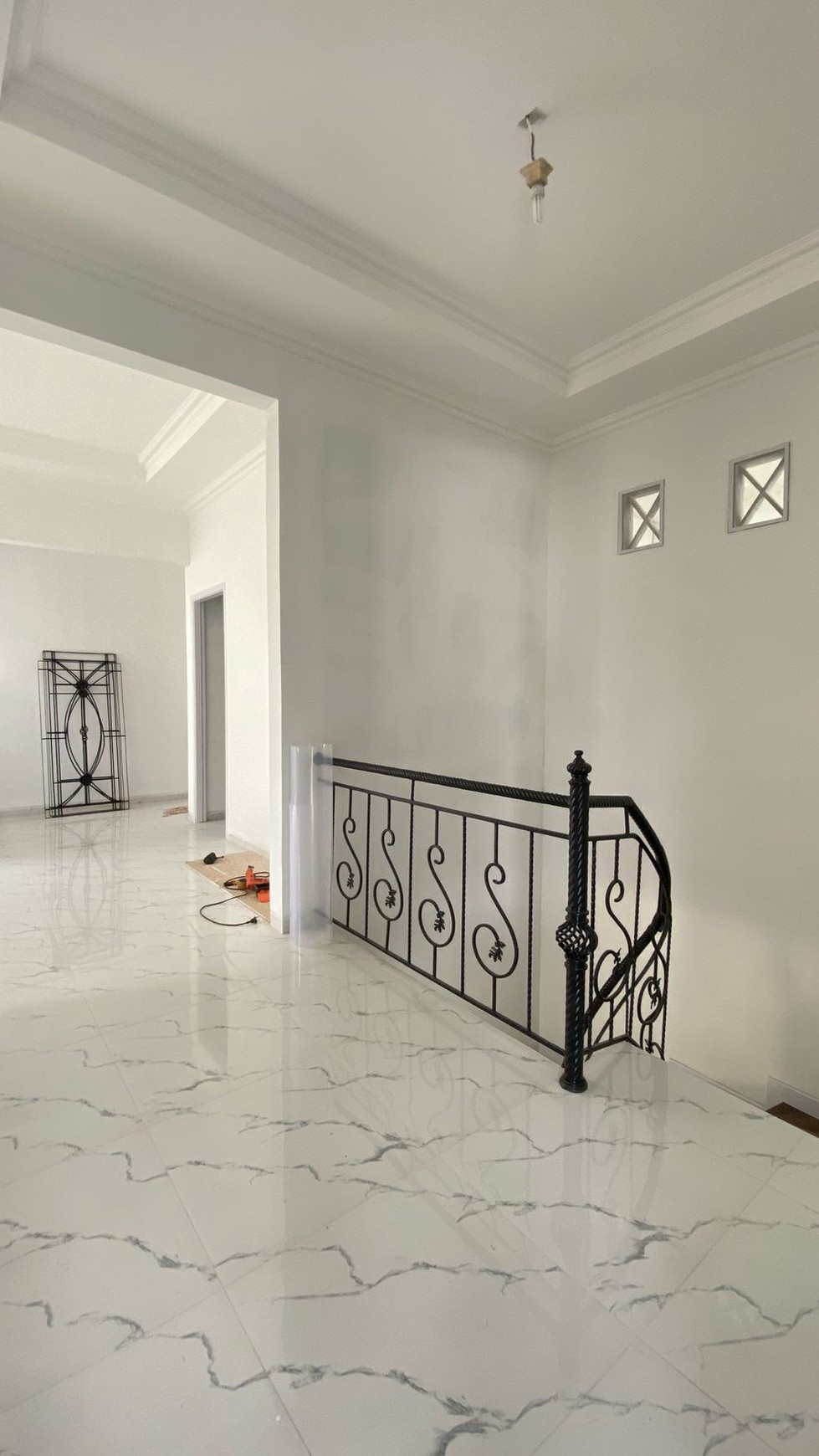 Cinere mega cinere rumah hoek 4KT belakang informa