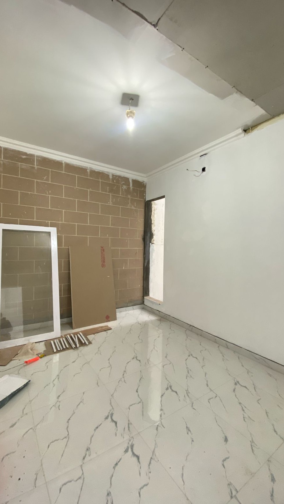 Cinere mega cinere rumah hoek 4KT belakang informa