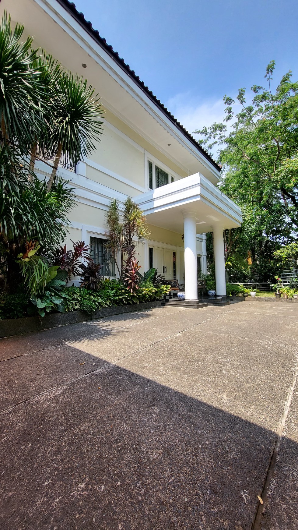 Rumah Siap Huni Lingkungan Tenang Lokasi Strategis Area Kebayoran Baru