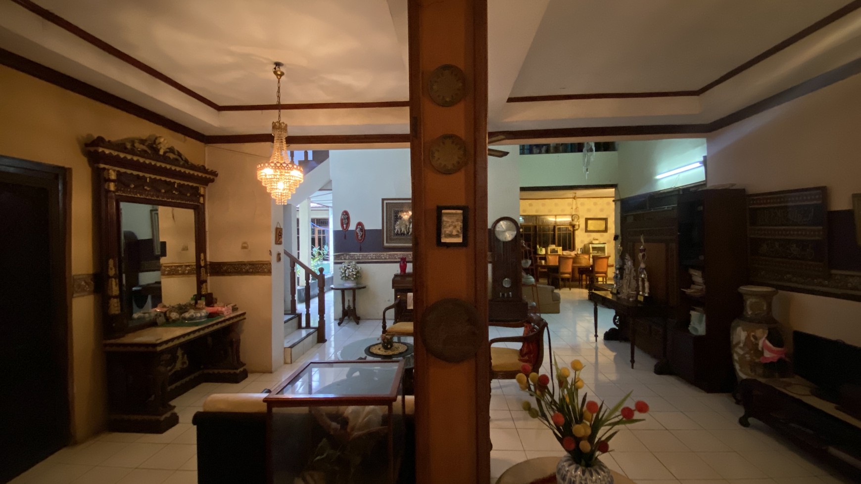 RUMAH COCOK UNTUK USAHA RESTO, KLINIK ATAU KANTOR DI SENOPATI AREA