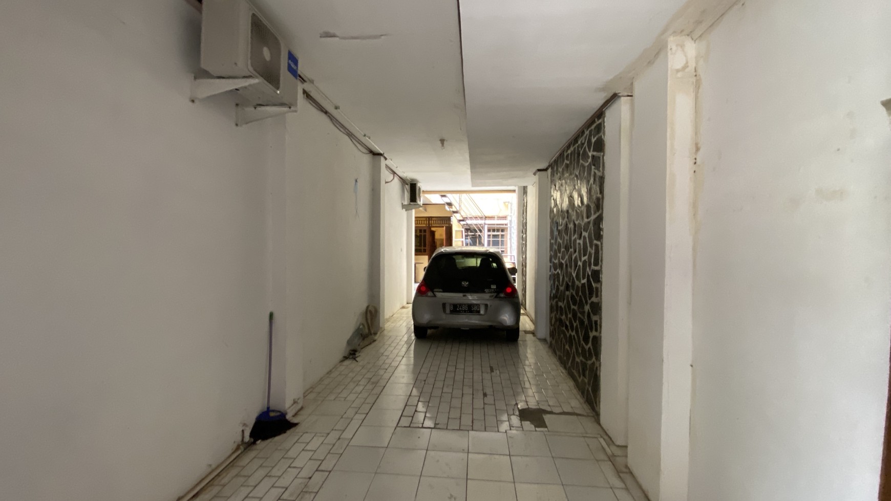 RUMAH COCOK UNTUK USAHA RESTO, KLINIK ATAU KANTOR DI SENOPATI AREA