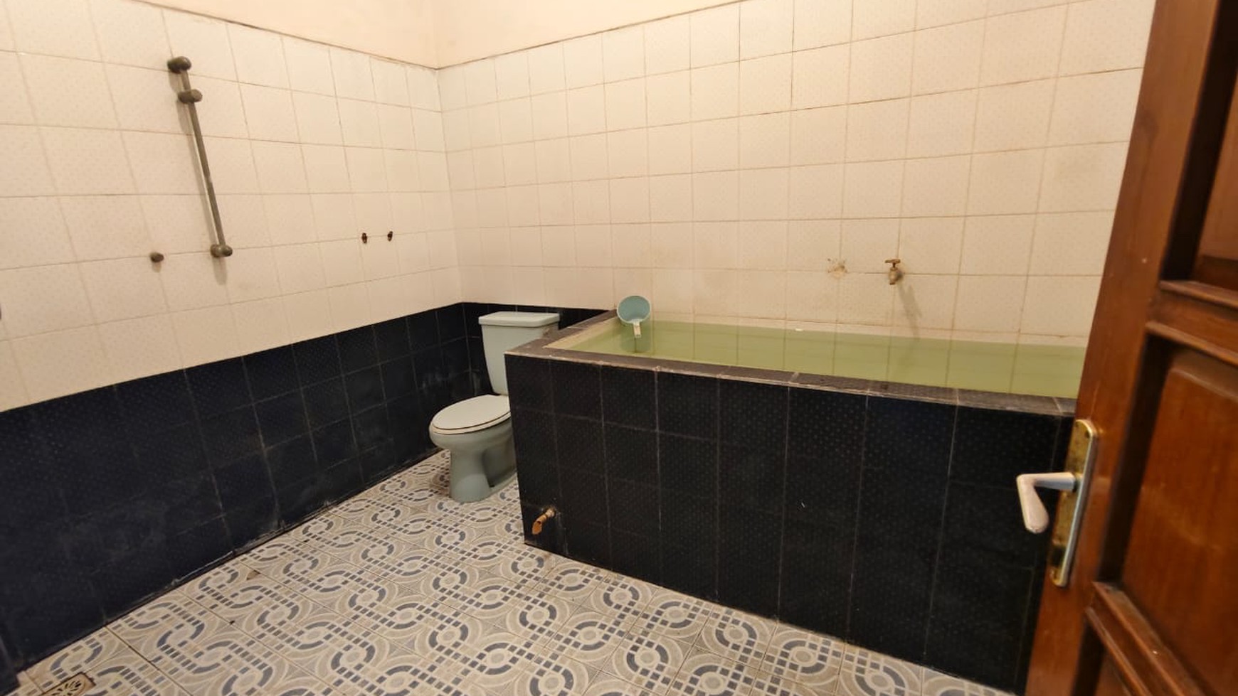 Dijual Rumah harga dibawah pasar di Waru, Sidoarjo