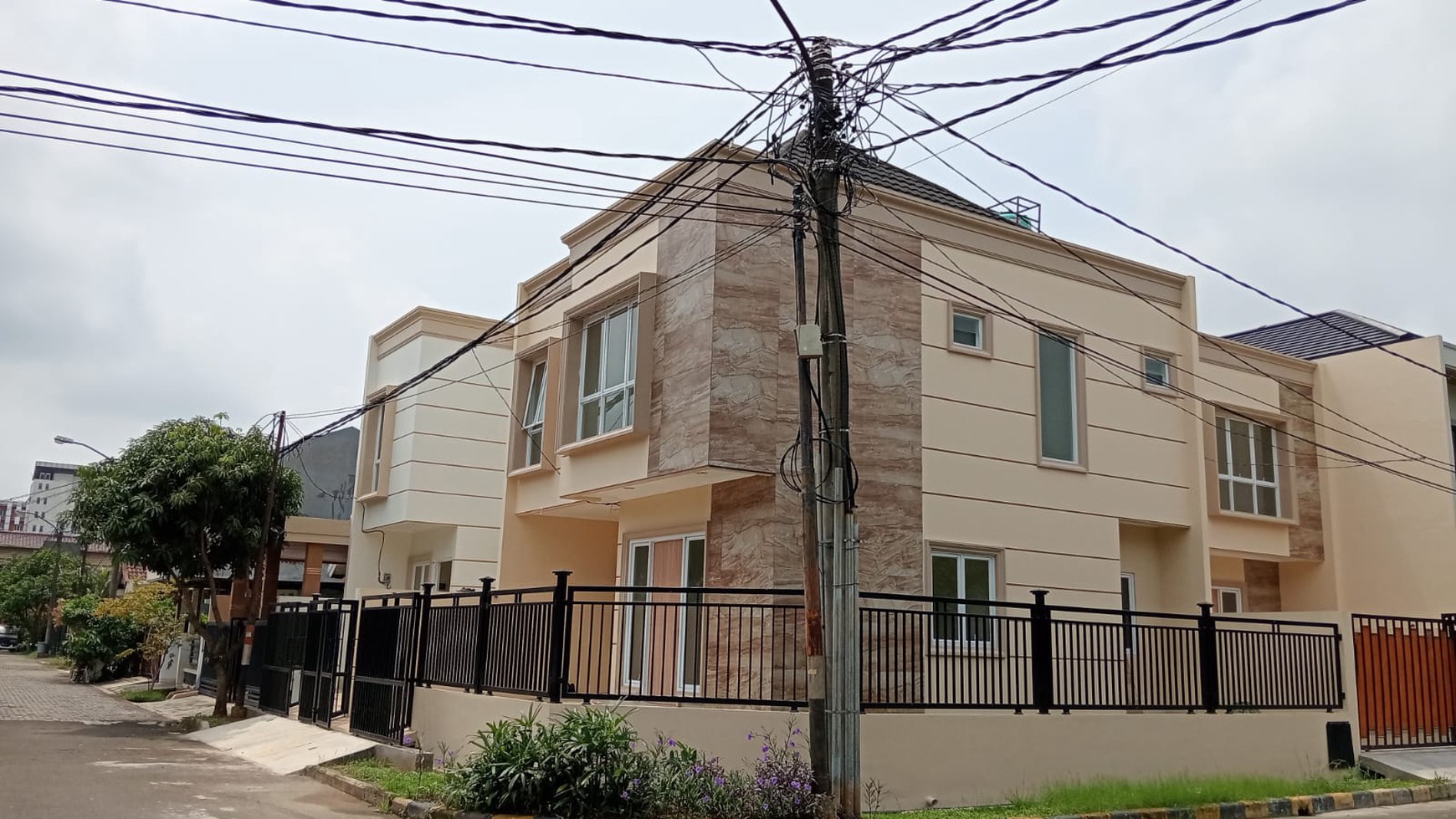 Dijual cepat rumah strategis dekat mall sms sektor 7A gading serpong tangerang selatan