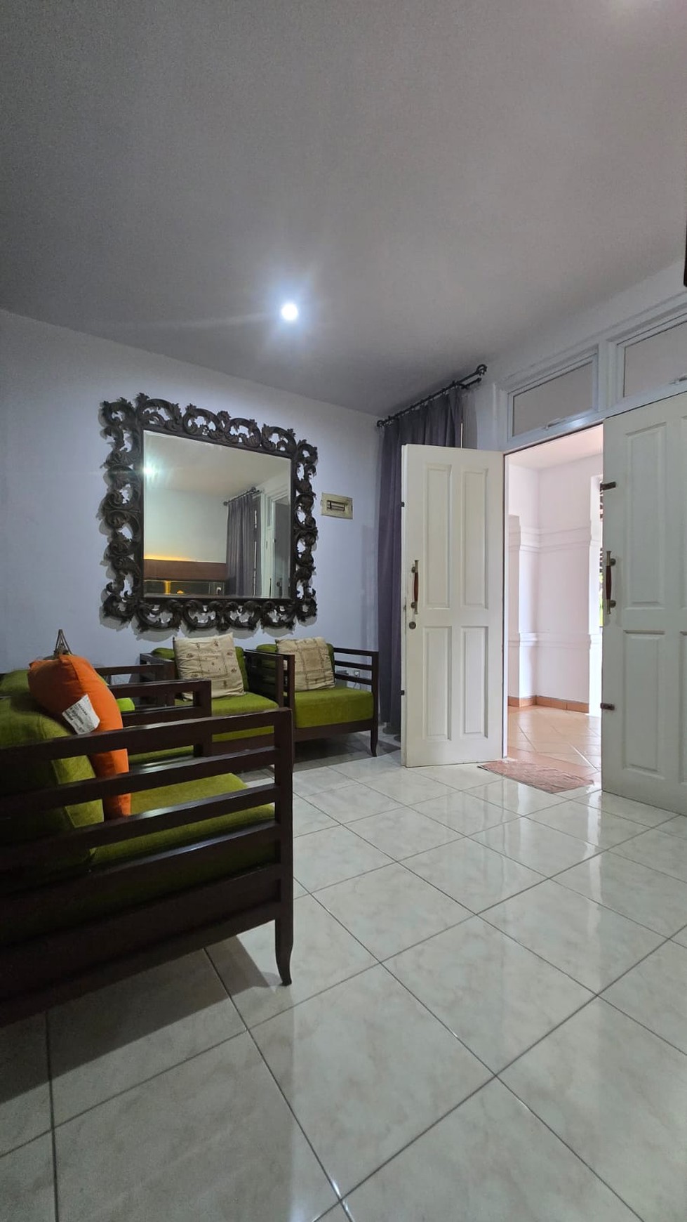 Rumah Luas 300m2 Full Furnished di Pondok Cabe, Sangat Nyaman