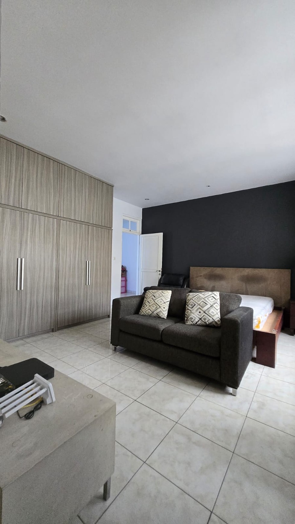 Rumah Luas 300m2 Full Furnished di Pondok Cabe, Sangat Nyaman