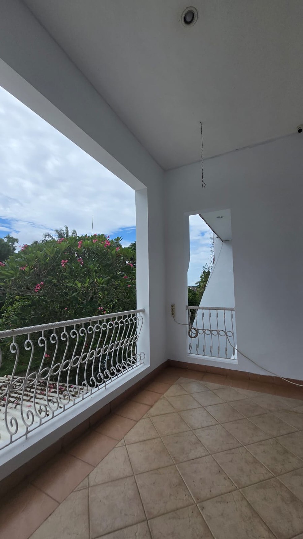 Rumah Luas 300m2 Full Furnished di Pondok Cabe, Sangat Nyaman