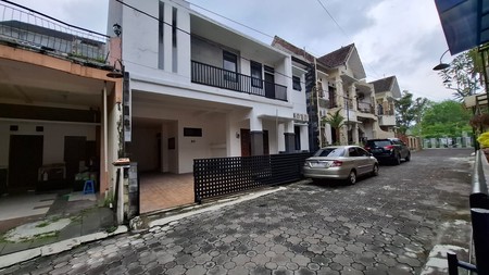 Disewakan Rumah Tinggal 2 lantai dalam Perum Taman Kuantan Mlati Sleman  