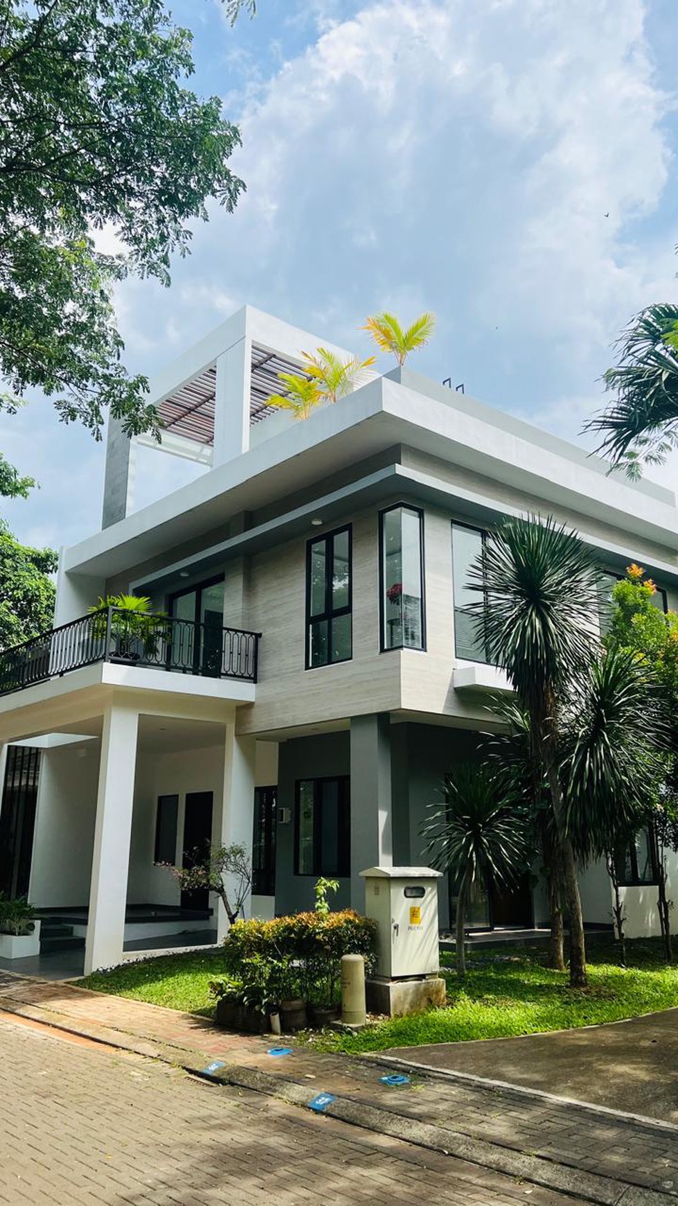 Dijual rumah bsd city vanya park assana hause strategis siap huni