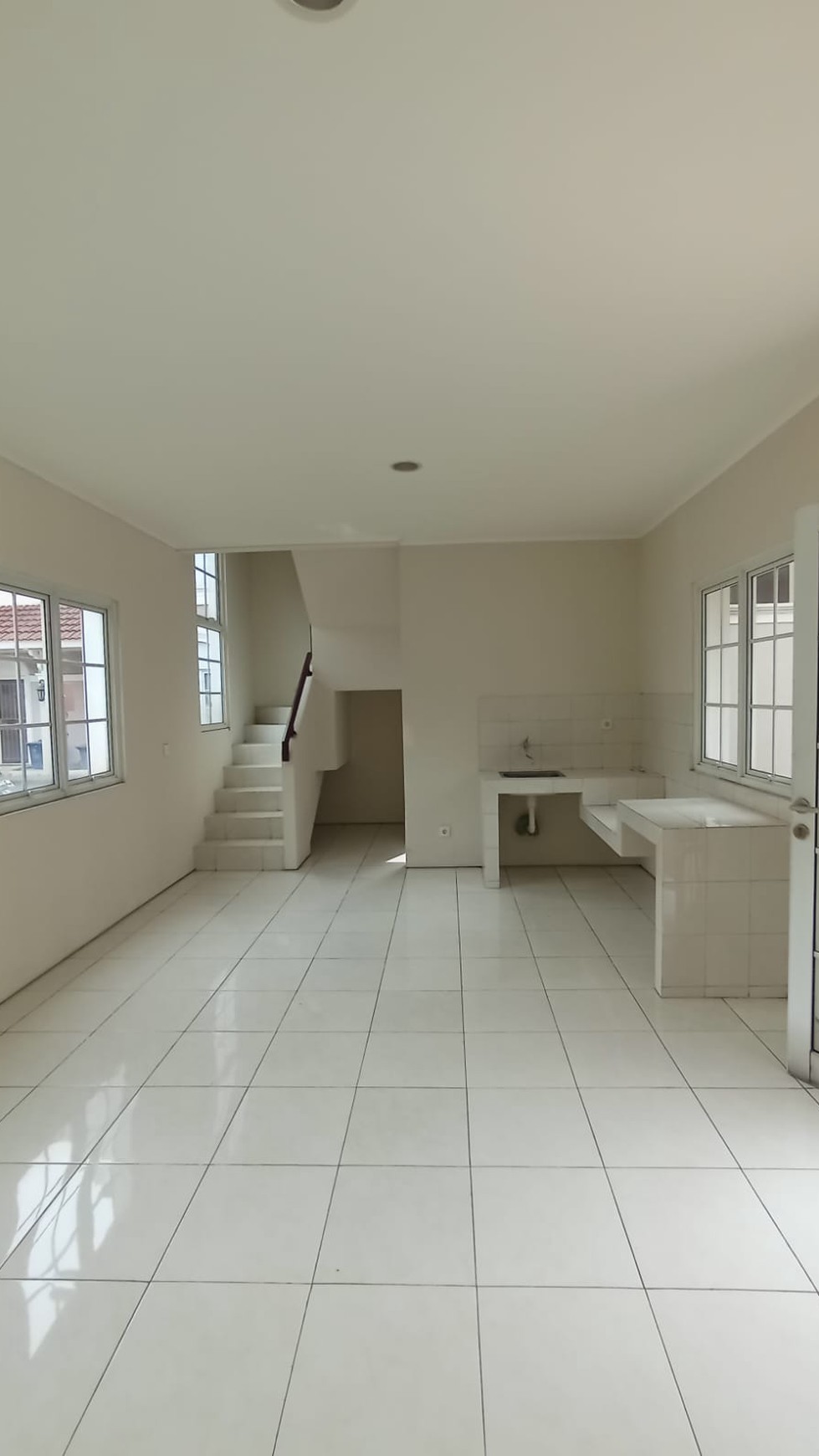 Disewa rumah siap huni vanya park alesha hause bsd city strategis rapih siap huni