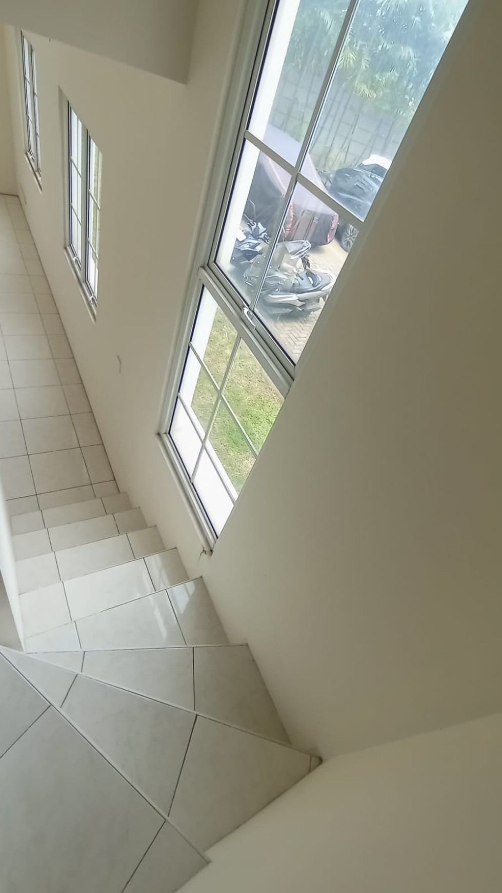 Disewa rumah siap huni vanya park alesha hause bsd city strategis rapih siap huni