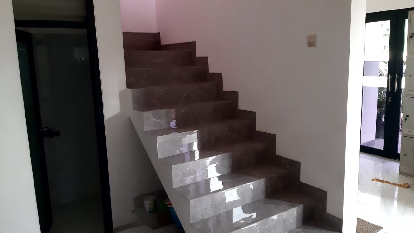 Dijual Rumah Ada Paviliun Cantik di Pondok Melati