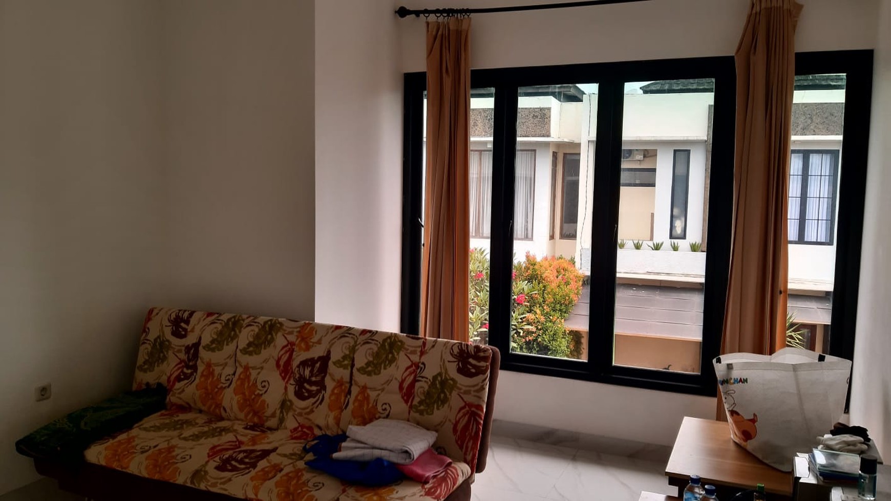 Dijual Rumah Ada Paviliun Cantik di Pondok Melati