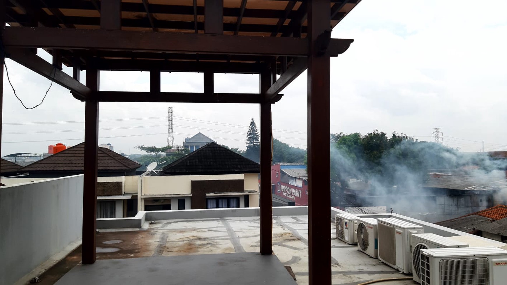 Dijual Rumah Ada Paviliun Cantik di Pondok Melati