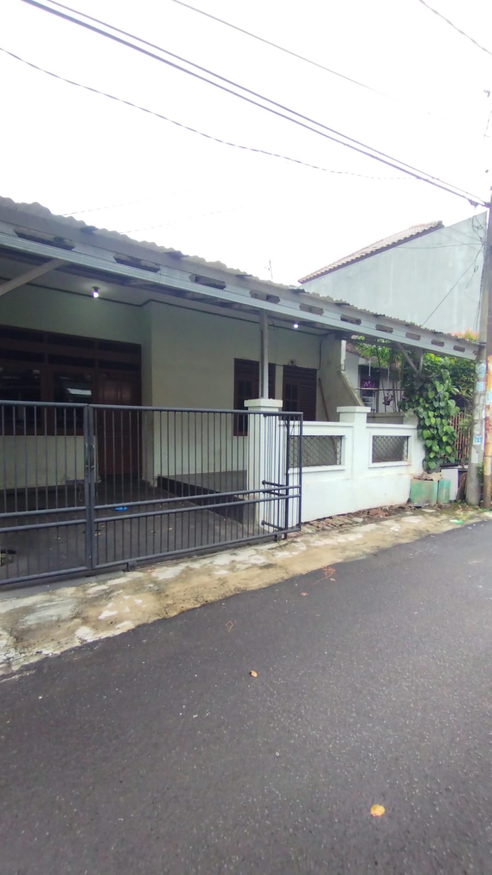 Dijual cepat rumah di jalan pinus griya loka bsd city strategis murah siap huni