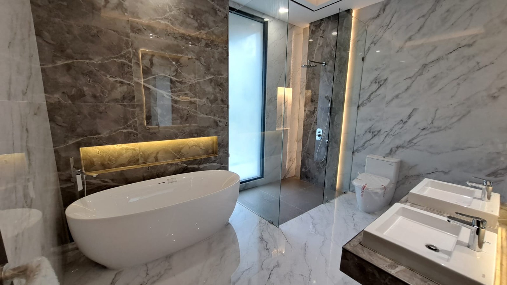 Rumah Baru Citraland Surabaya Barat Newton Hill - Taman Golf - Raffles Garden - Waterfront - Eastwood dekat Pakuwon Indah, Graha Family, Dian Istana, Bukit Darmo Golf