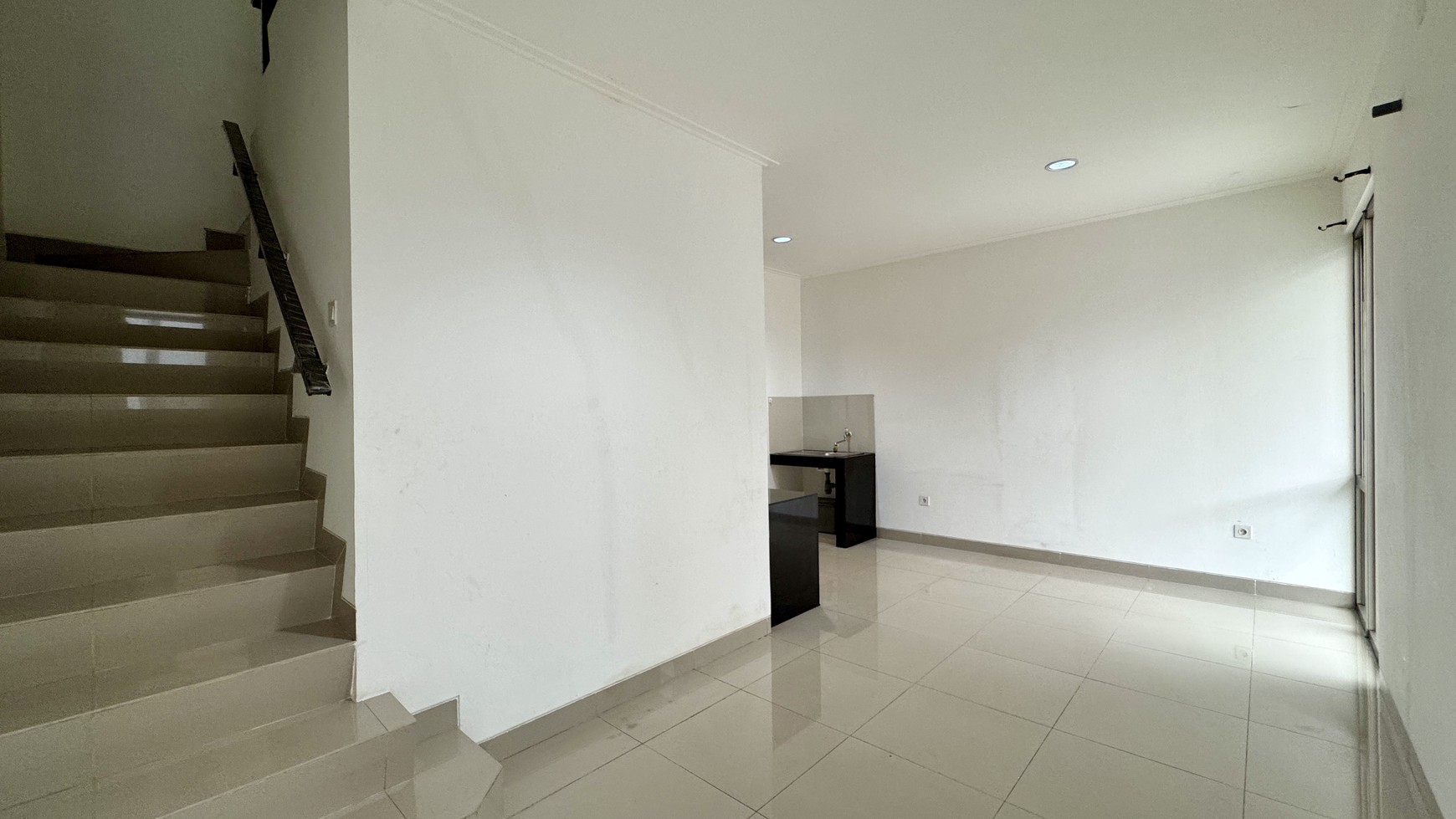 Disewa Rumah di Cluster Virginia Pik 2