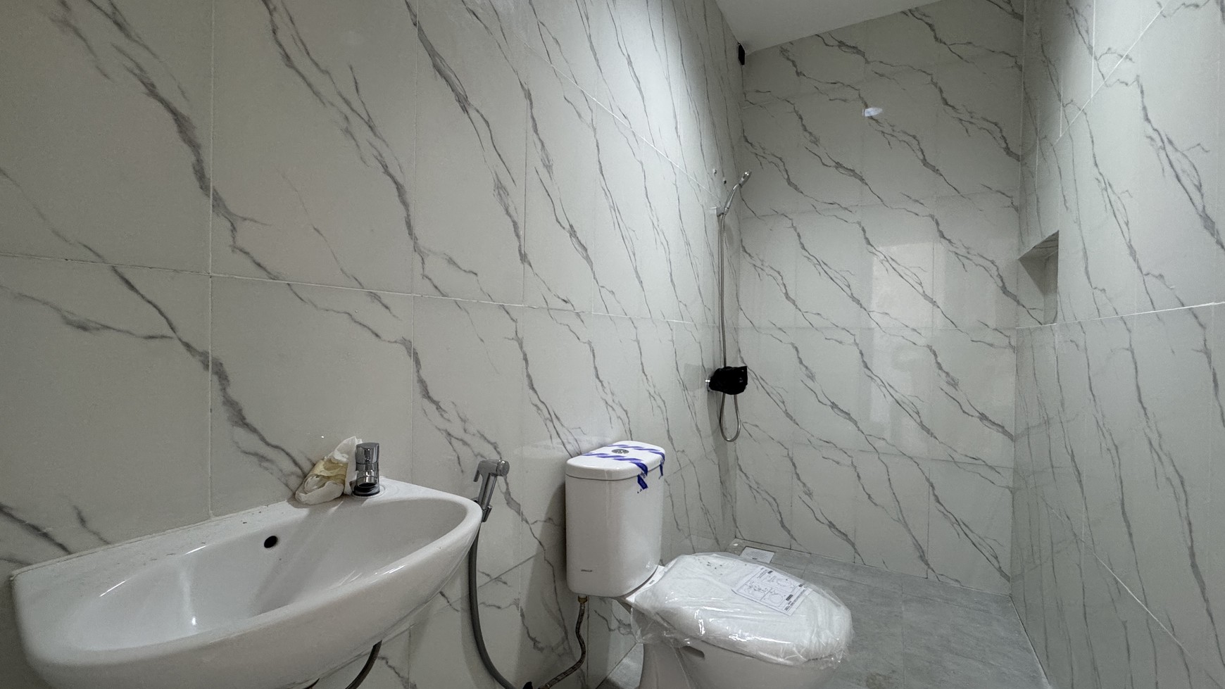 Dijual Rumah Baru / Brand New Tomang Jakarta Barat