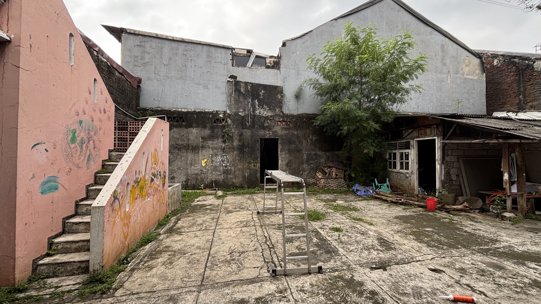 Tanah Saja Bonus Rumah Tinggal Luas 960m2 di Ciracas Jakarta Timur