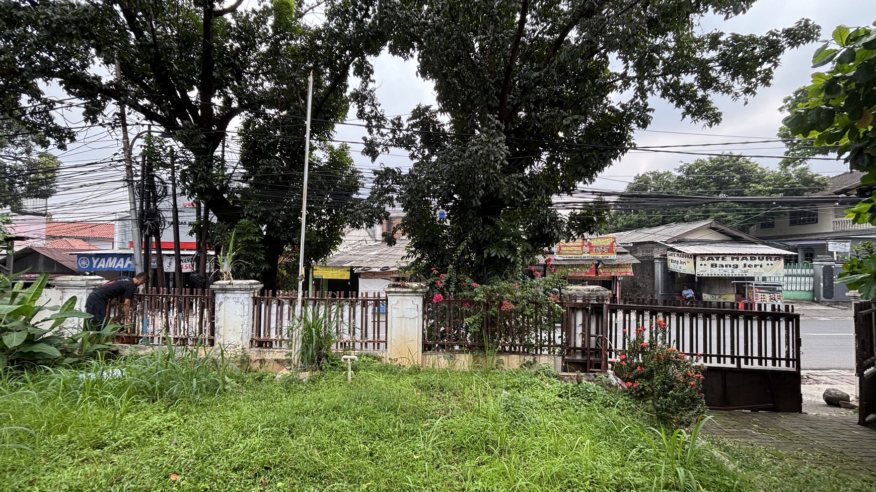 Tanah Saja Bonus Rumah Tinggal Luas 960m2 di Ciracas Jakarta Timur