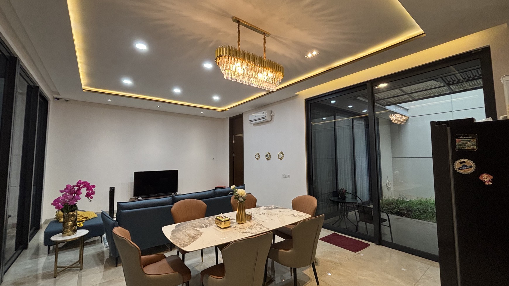 Rumah Atherton 3 Lantai di Kota Wisata