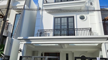 Rumah Baru 3Lantai Diarea Mega Cinere, Akses Gatte Toll Brigif