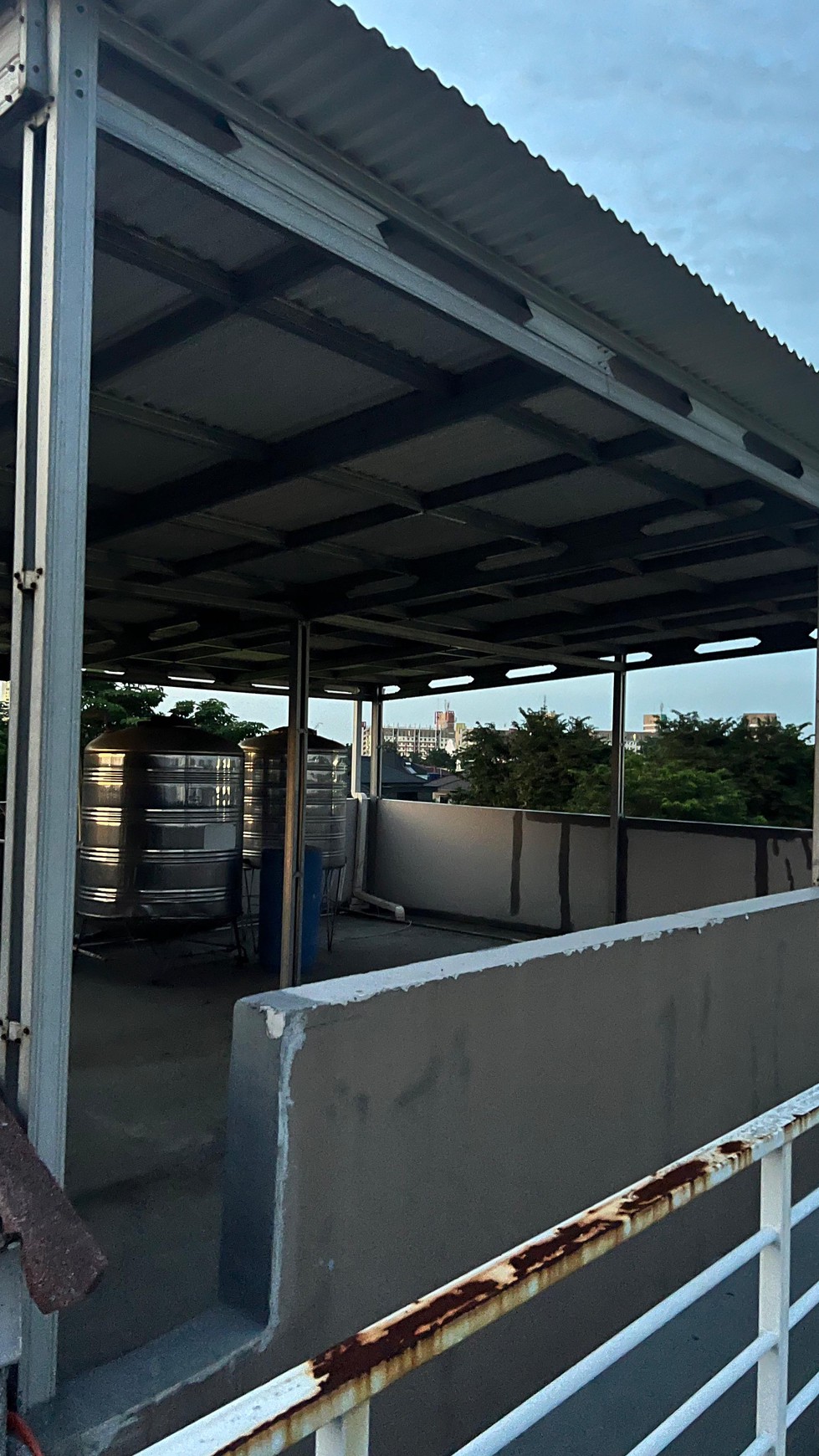 Dijual Rumah Siap Huni Full Furnish Dan Ada Kolam Renang Di Modernland, Tangerang