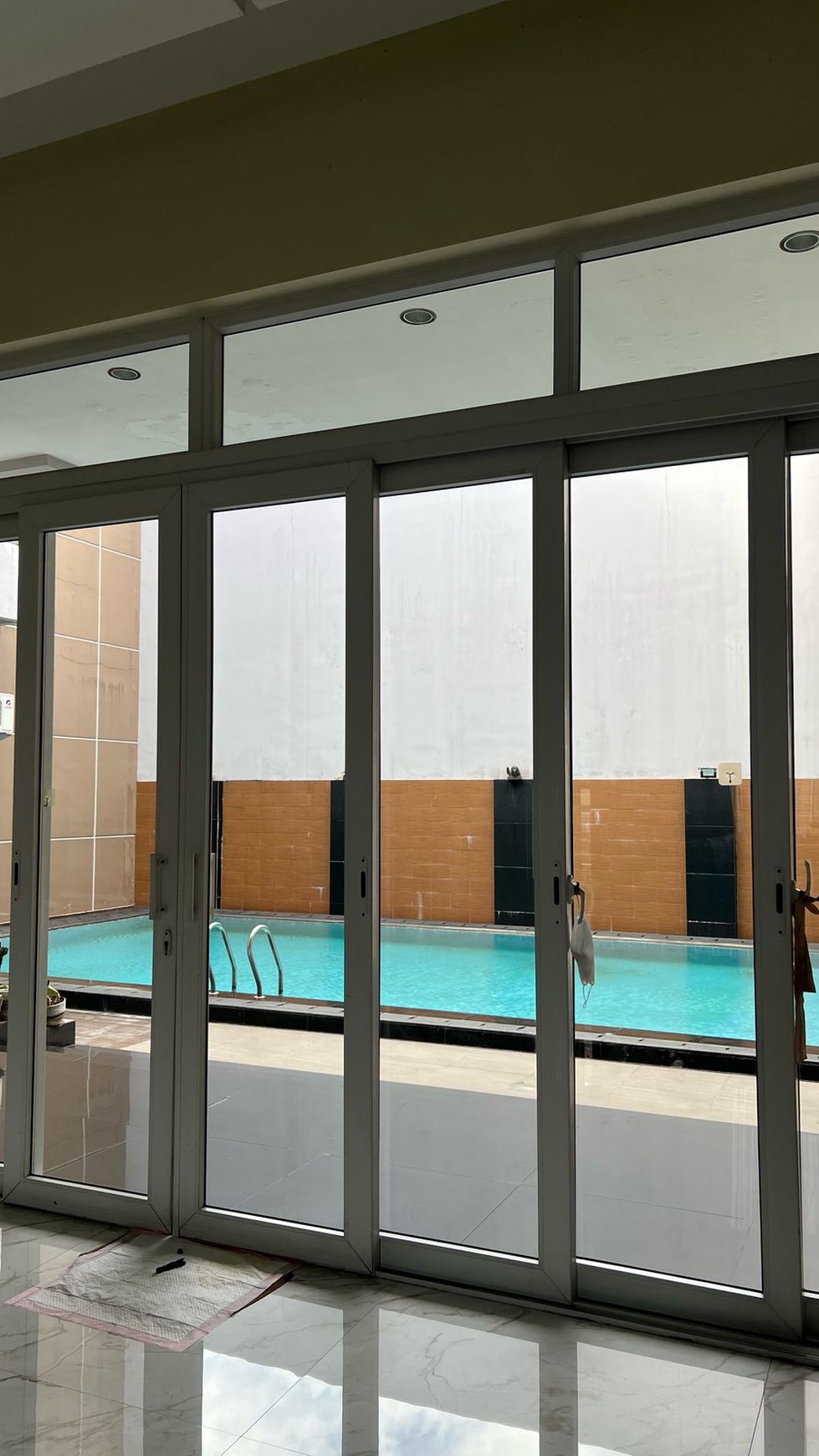 Dijual Rumah Siap Huni Full Furnish Dan Ada Kolam Renang Di Modernland, Tangerang