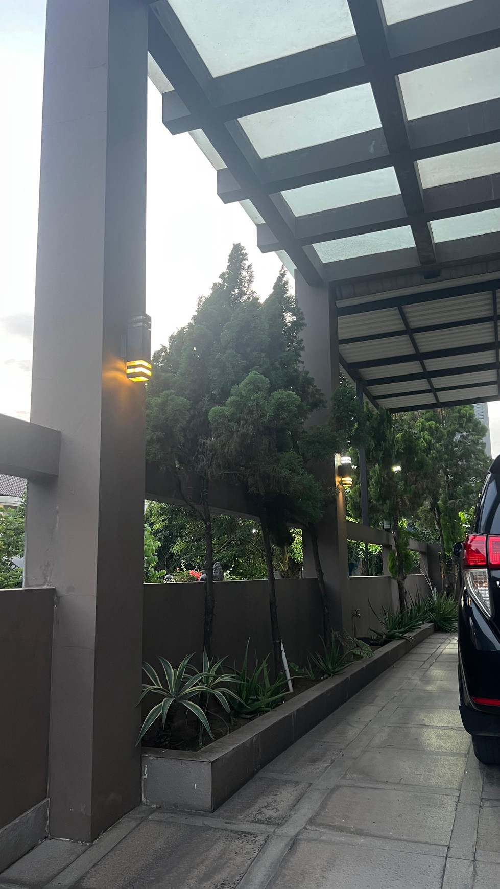 Dijual Rumah Siap Huni Full Furnish Dan Ada Kolam Renang Di Modernland, Tangerang
