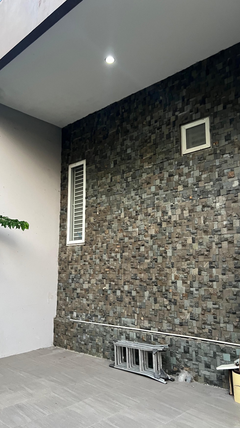 Dijual Rumah Siap Huni Full Furnish Dan Ada Kolam Renang Di Modernland, Tangerang