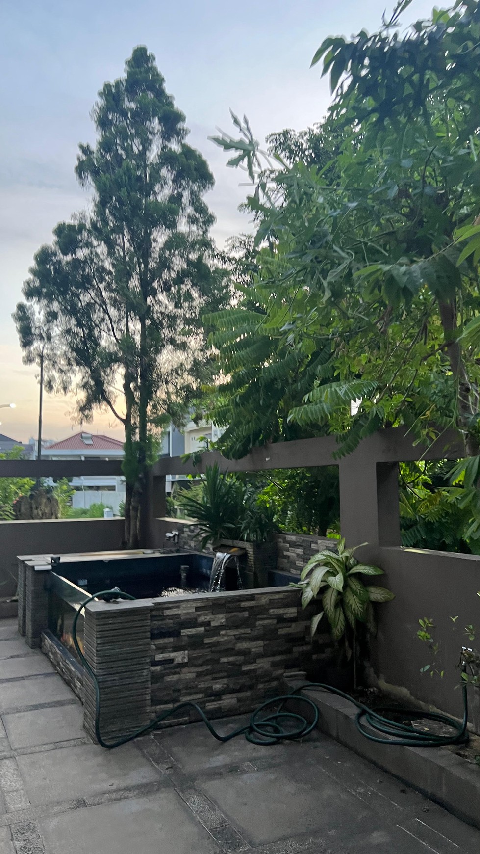 Dijual Rumah Siap Huni Full Furnish Dan Ada Kolam Renang Di Modernland, Tangerang