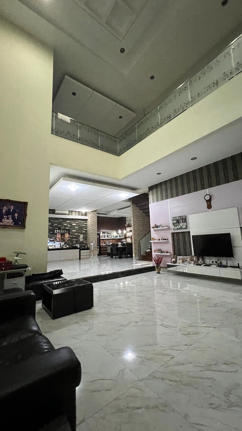 Dijual Rumah Siap Huni Full Furnish Dan Ada Kolam Renang Di Modernland, Tangerang