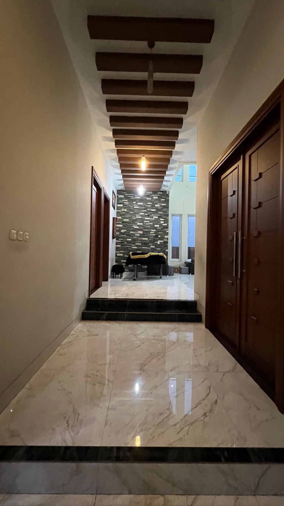 Dijual Rumah Siap Huni Full Furnish Dan Ada Kolam Renang Di Modernland, Tangerang