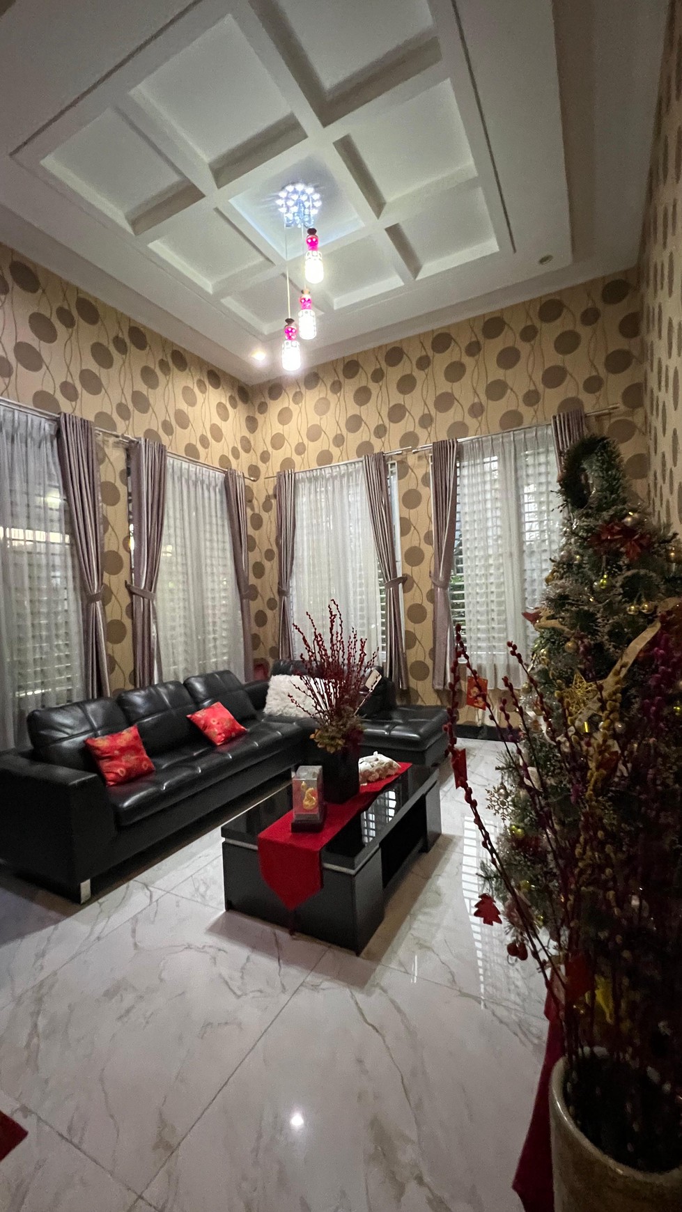 Dijual Rumah Siap Huni Full Furnish Dan Ada Kolam Renang Di Modernland, Tangerang