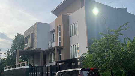 Dijual Rumah Siap Huni Full Furnish  Dan Ada Kolam Renang Di Modernland, Tangerang