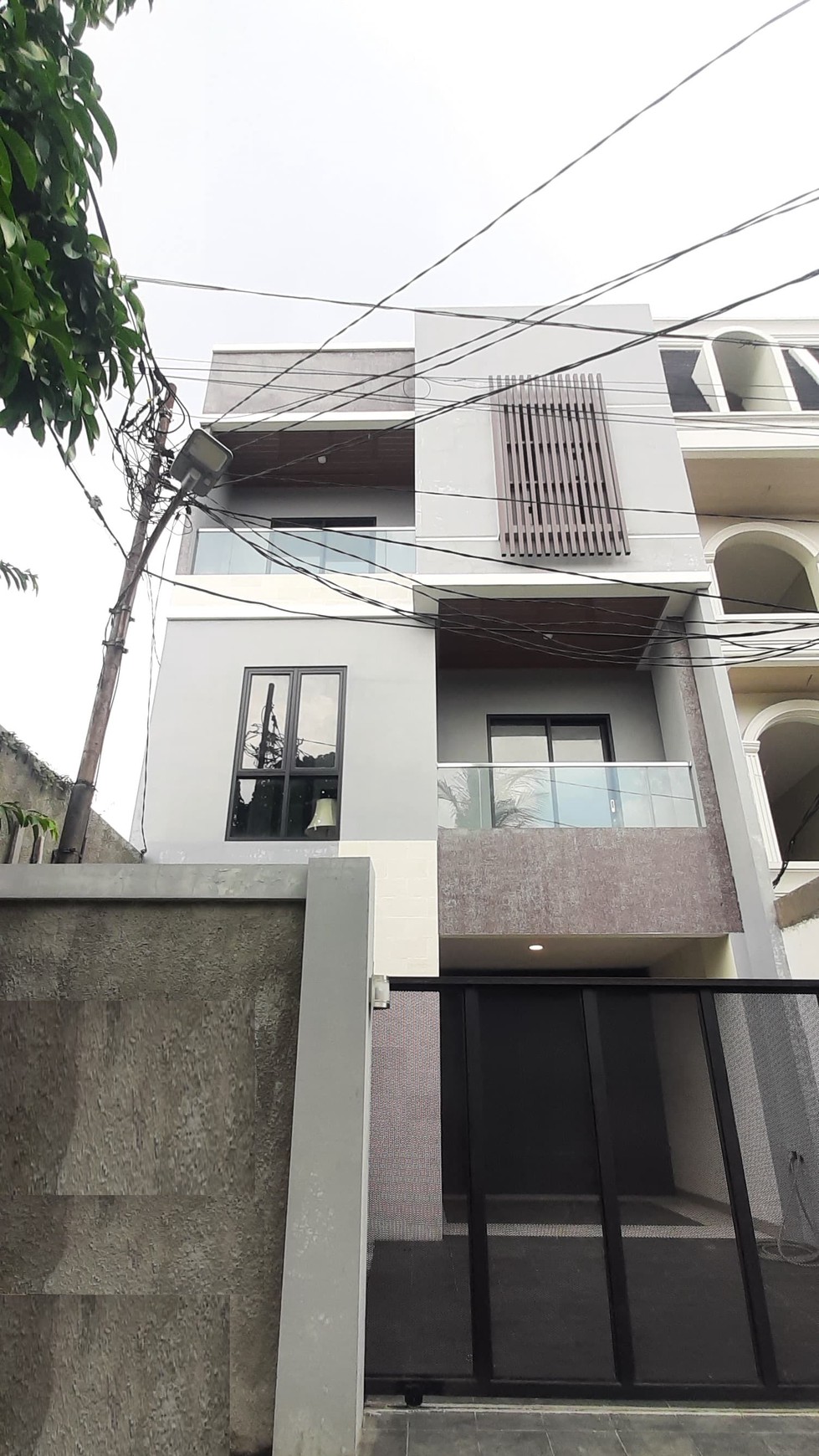 Rumah Baru 3Lantai Diarea Cidodol Dekat Gatte Toll Jorr-Bandara