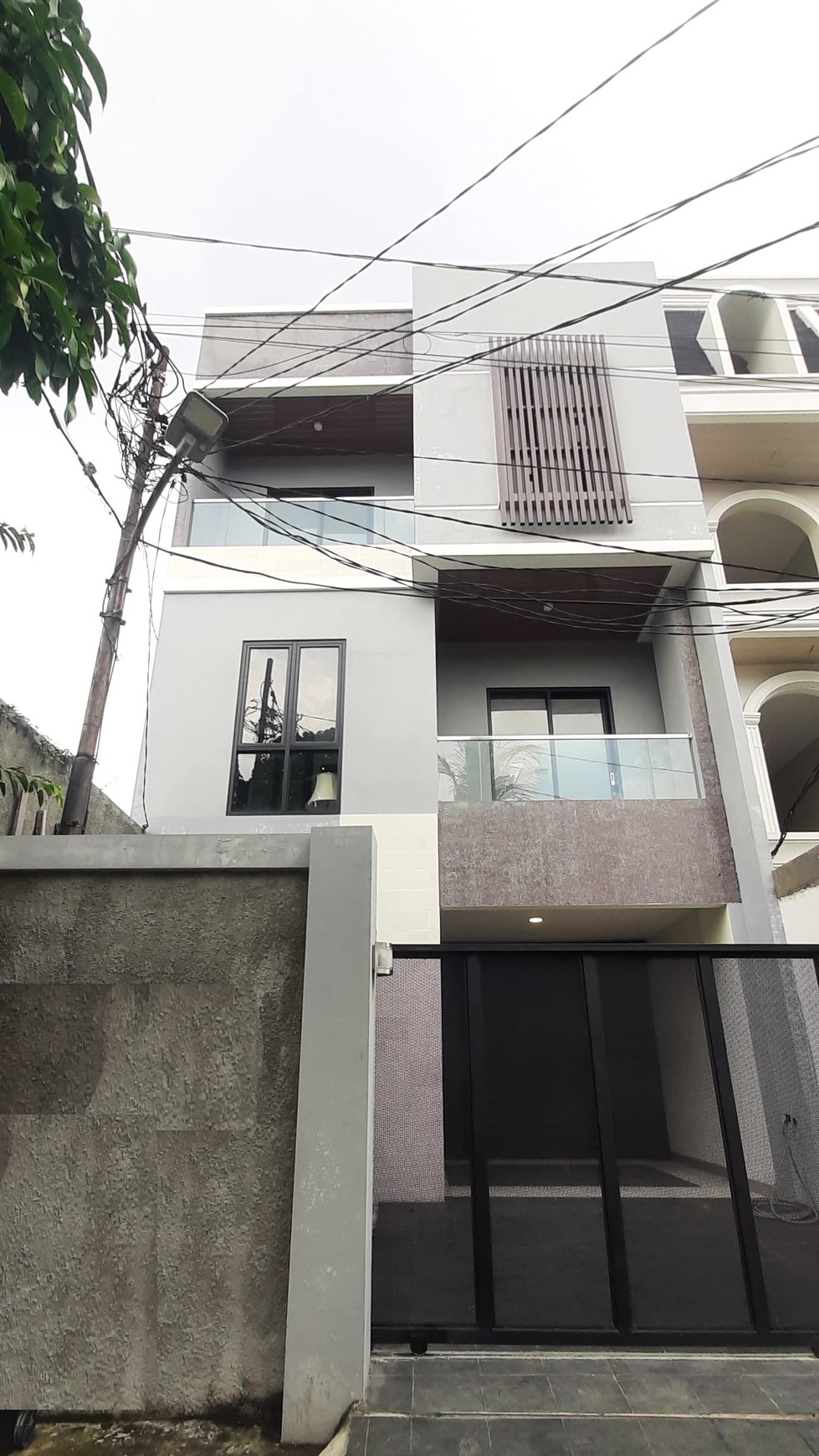 Rumah Baru 3Lantai Diarea Cidodol Dekat Gatte Toll Jorr-Bandara