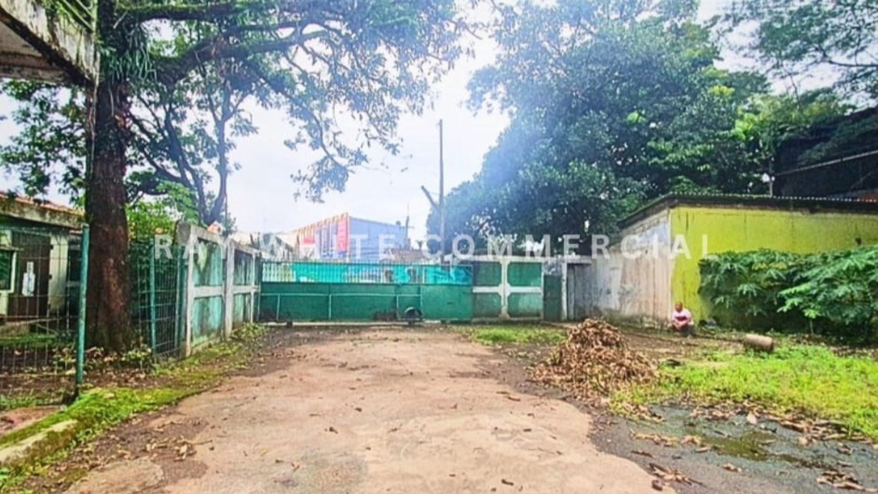 Gudang di Cibinong, lokasi strategis, pinggir jalan raya, Kabupaten Bogor.