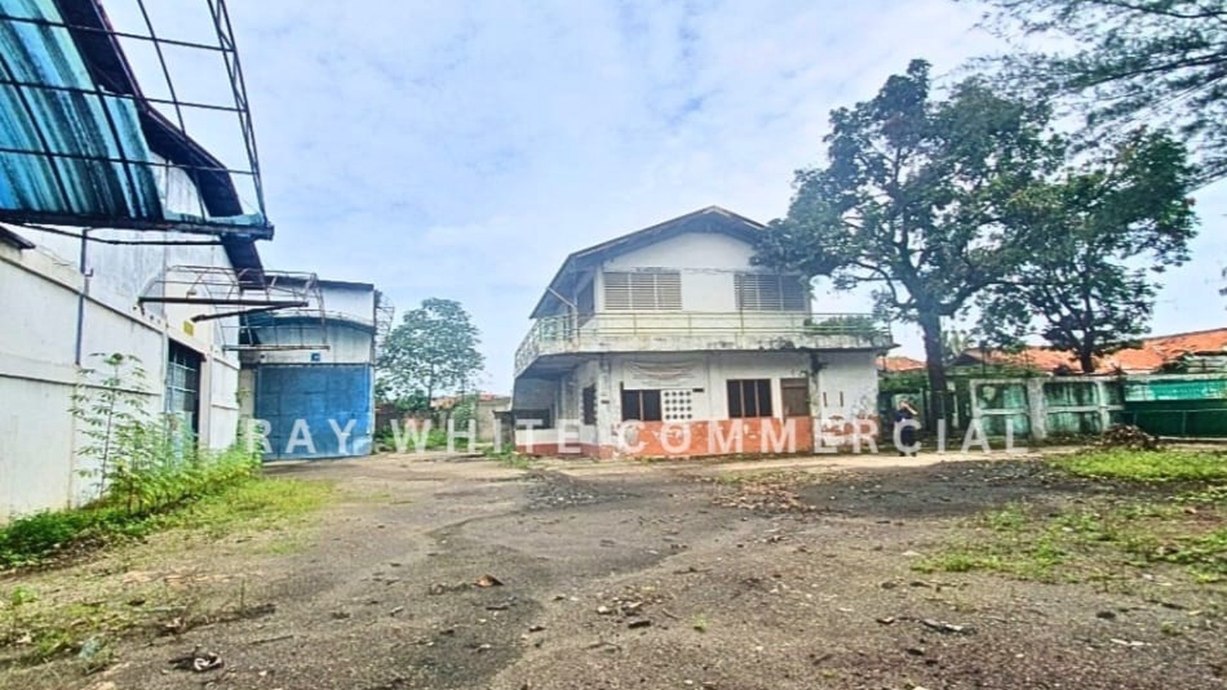 Gudang di Cibinong, lokasi strategis, pinggir jalan raya, Kabupaten Bogor.