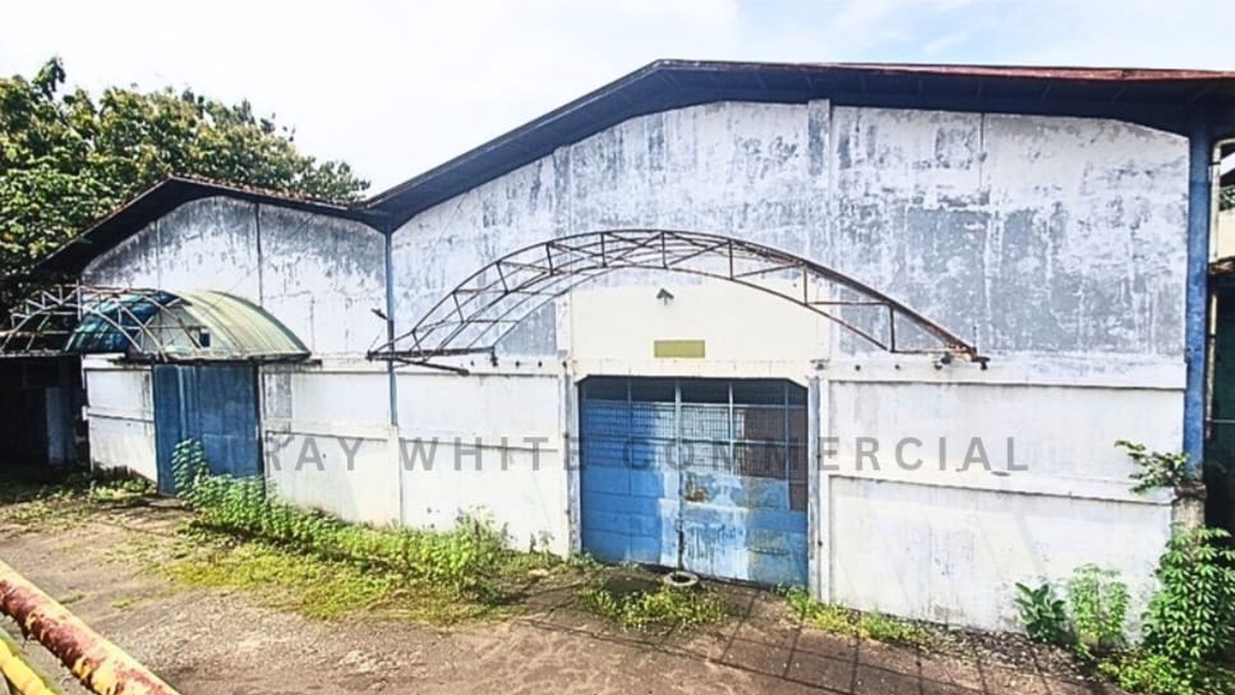 Gudang di Cibinong, lokasi strategis, pinggir jalan raya, Kabupaten Bogor.