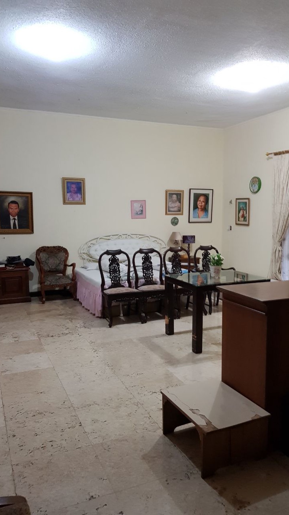 Rumah antik siap huni di Permata Hijau