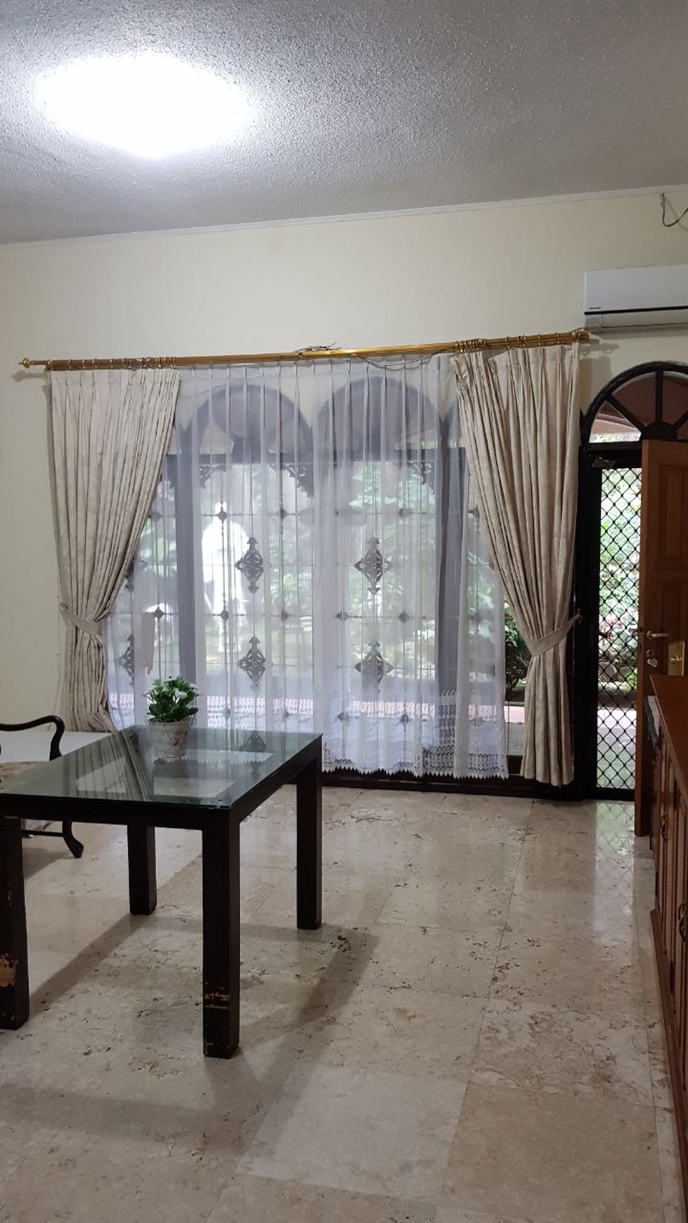 Rumah antik siap huni di Permata Hijau