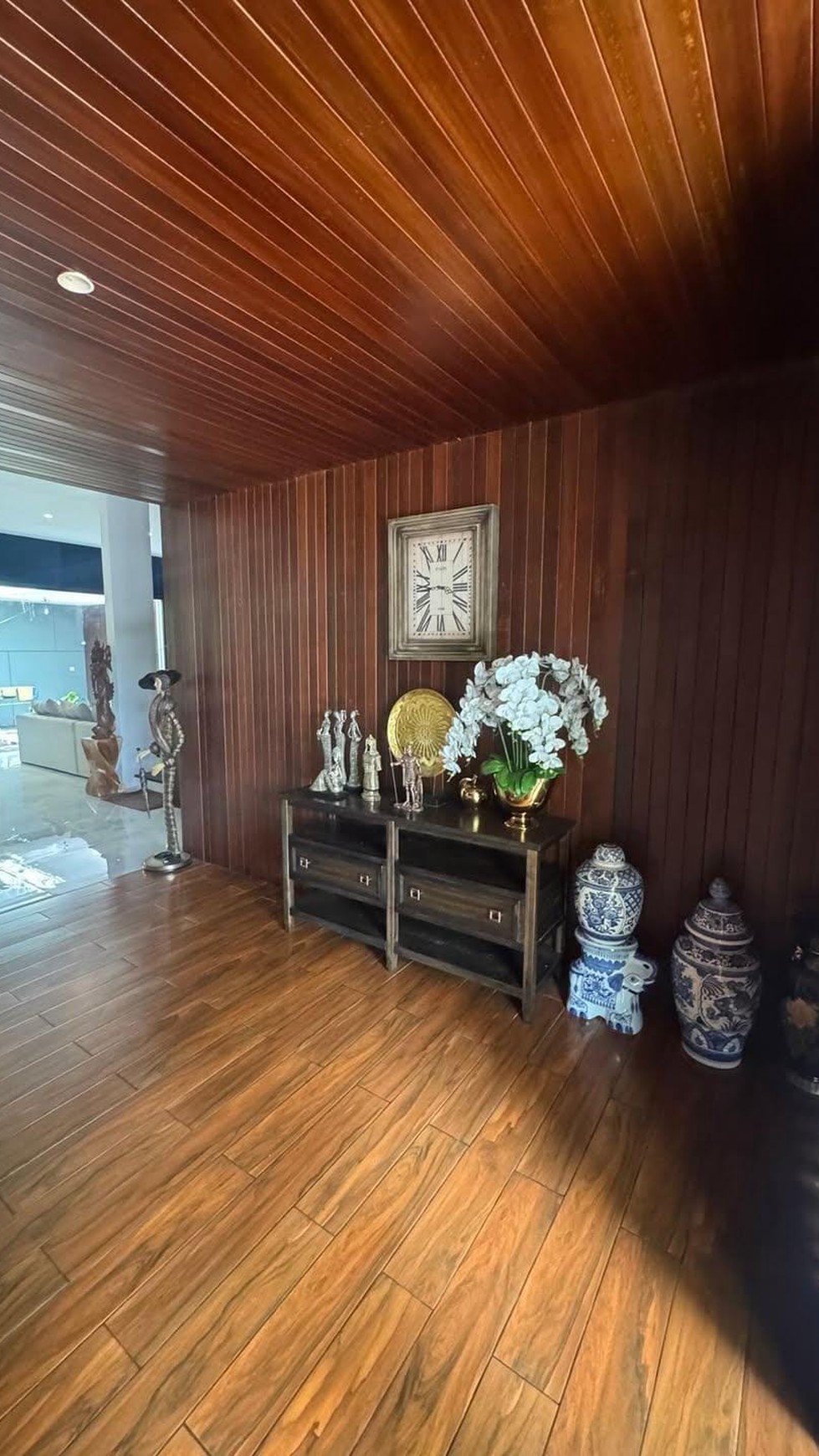 Dijual Rumah Mewah dan Asri di Jalan Utama Citraland Surabaya Barat dekat Pasar Modern