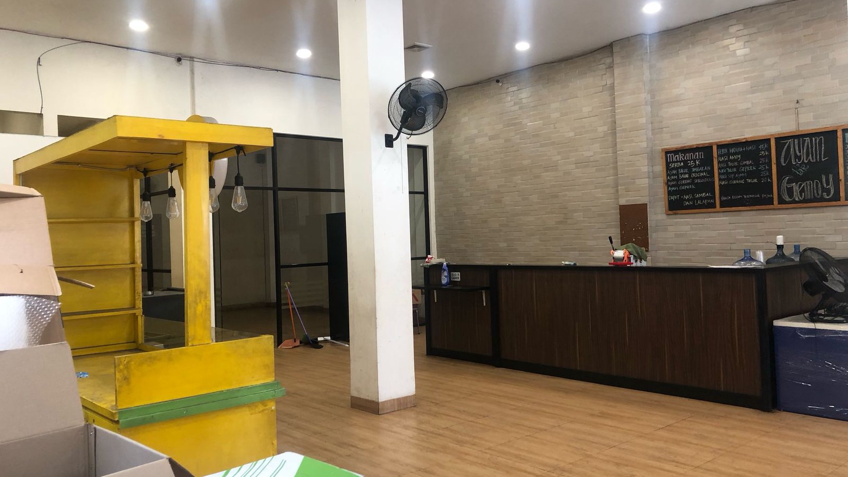 Ruko/ Ruang usaha Bagus, Lokasi jalan Utama di Pondok Betung